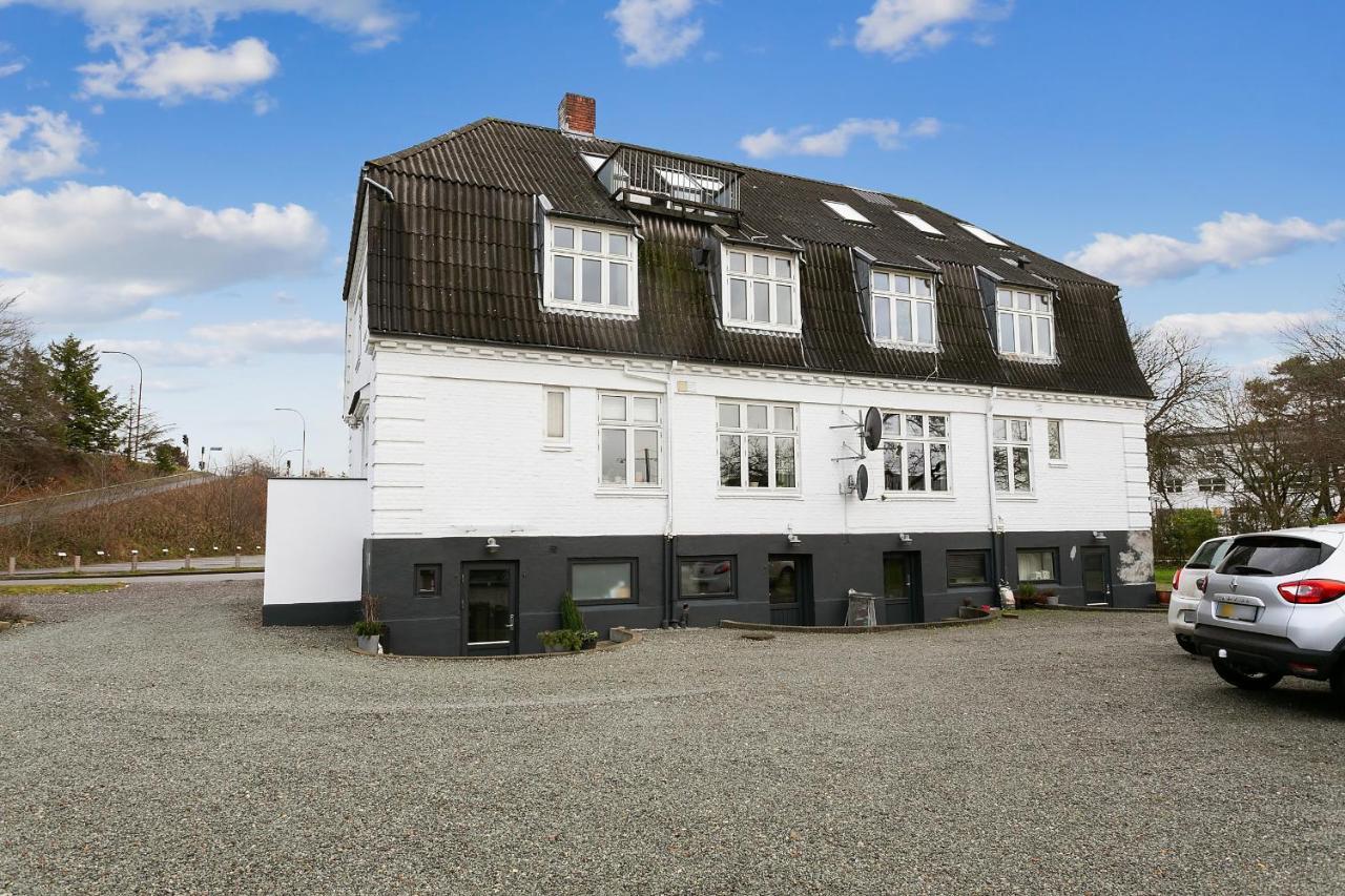 Aday - Apartment Suite Aalborg Center Bagian luar foto